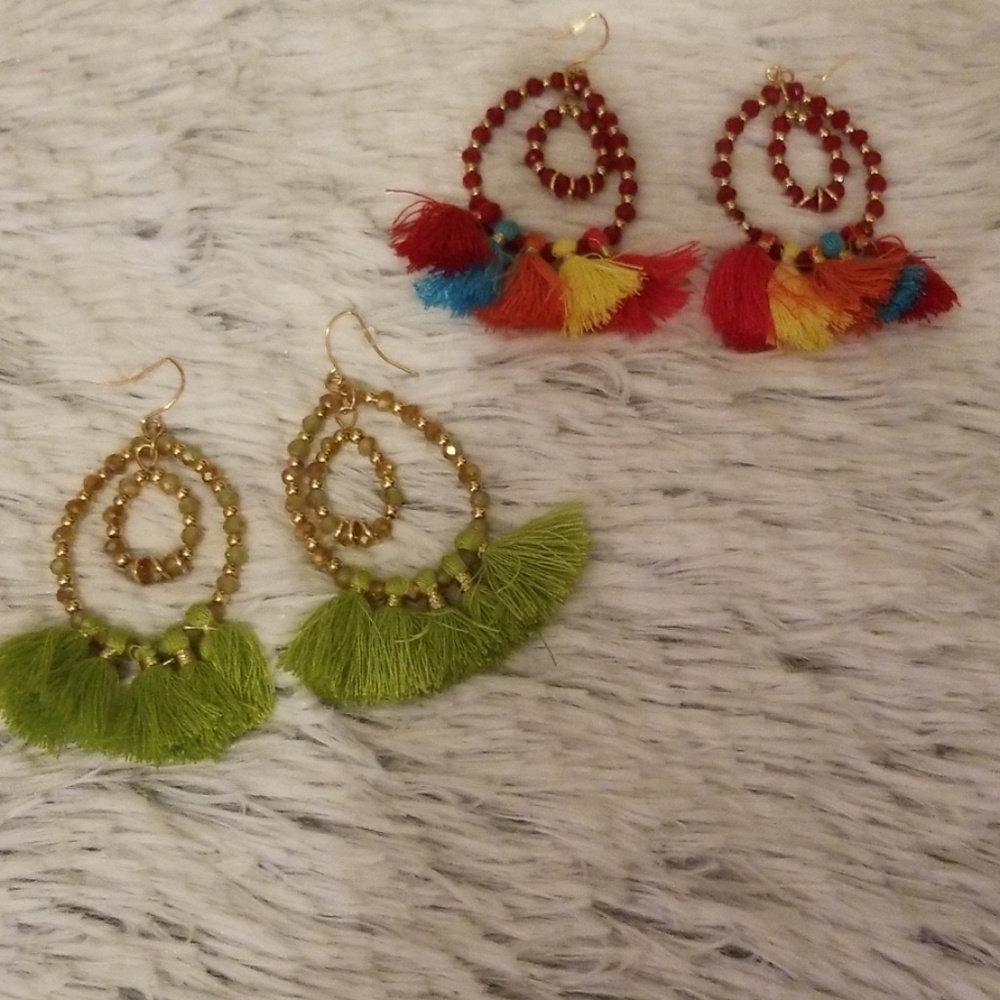 2 pairs of earrings